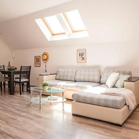 Apartment Breeze Atelier Warna