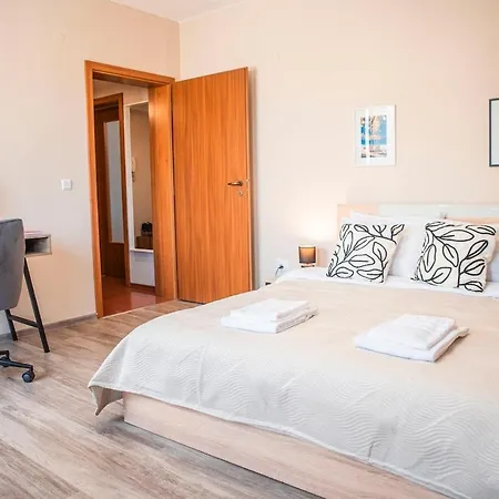 Apartment Breeze Atelier Warna