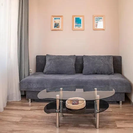 Apartment Breeze Atelier Warna