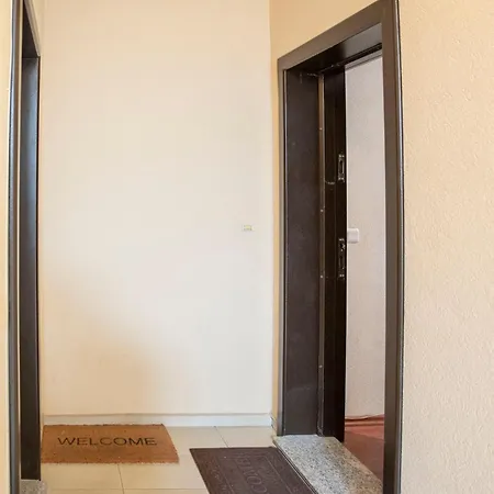 Apartment Breeze Atelier Warna