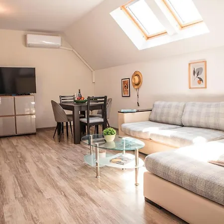 Breeze Atelier Apartment *